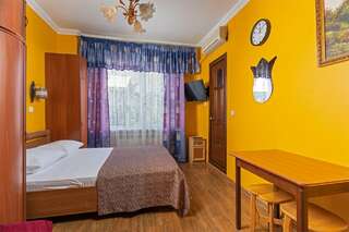 Гостиница Отдых у Александра Геленджик Стандарт с террасой 2+1-1