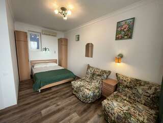 Гостиница Отдых у Александра Геленджик Стандарт с террасой 2+2-1