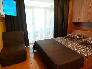 Гостиница Отдых у Александра Геленджик полулюкс небольшой с балконом-6