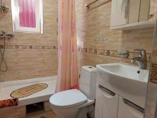 Гостиница Отдых у Александра Геленджик полулюкс небольшой с балконом-7