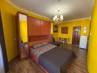 Гостиница Отдых у Александра Геленджик Полулюкс с балконом 2+2-9