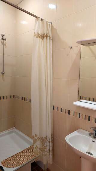 Гостиница Отдых у Александра Геленджик Стандарт с террасой-14