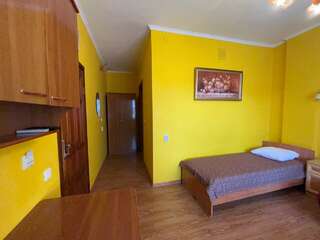 Гостиница Отдых у Александра Геленджик стандарт 2+1 с раздельными кроватями-4