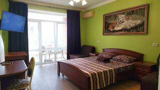 Гостиница Отдых у Александра Геленджик Делюкс 2+2 с балконом-1